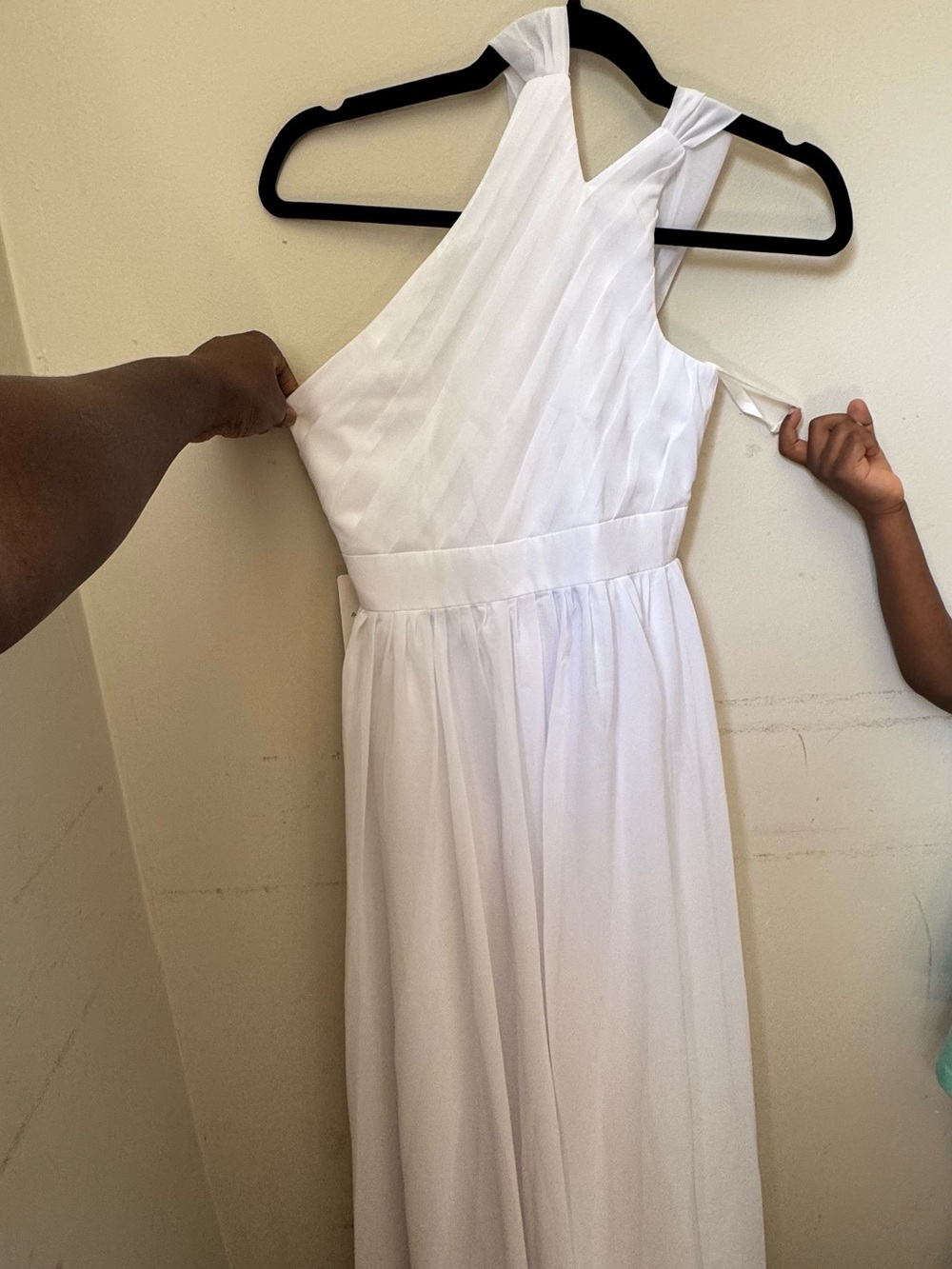 Elegant White Sleeveless Maxi Dress